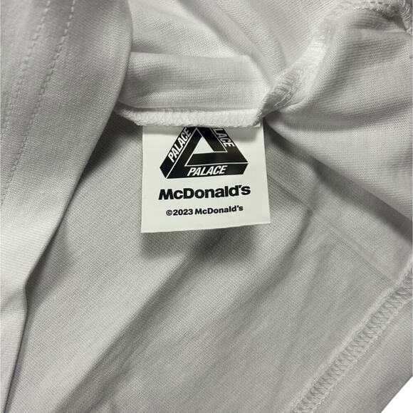 Palace X McDonalds Sign NWT Deadstock ‘23 T-shirt - Picture 5 of 7